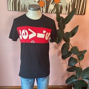 Levi’s Graphic T-shirt